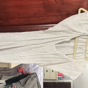 Tan/gray flowy sleeved top